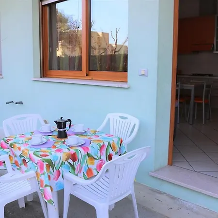 Lovely Flat With Patio Daire *