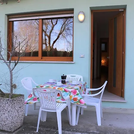 Lovely Flat With Patio Daire *