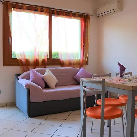 Lovely Flat With Patio Apartman