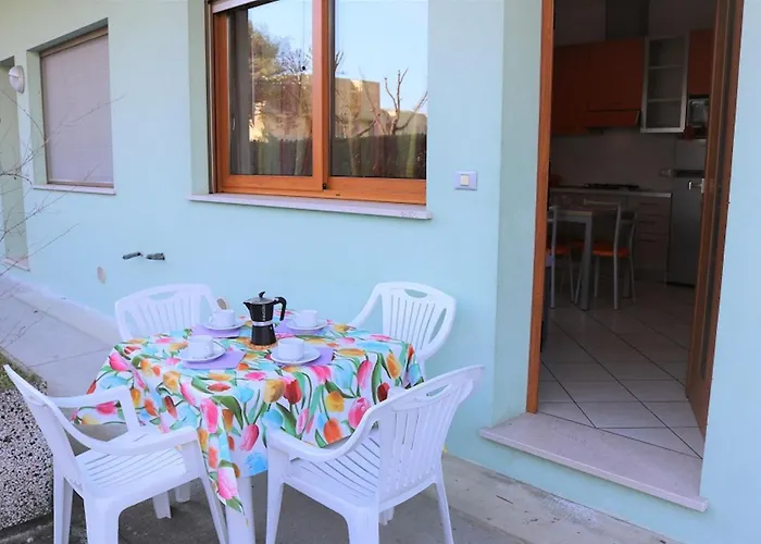 Lovely Flat With Patio Apartment *